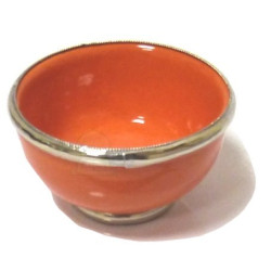 Petit Bol en poterie marocain de couleur orange émaillé et cerclé de métal argenté
