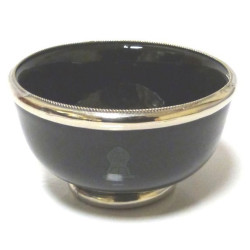 Petit bol en poterie marocain de couleur noire émaillé et cerclé de métal argenté