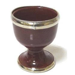 Coquetier artisanal marocain en poterie de couleur Bordeau émaillé et cerclé de métal...