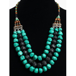 Collier ethnique artisanal imitation pierres turquoises noires et perles agencé de...