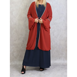 Short kimono with rust-colored embroidery