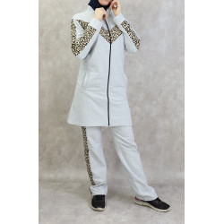 Light gray 2-piece women's tracksuit with leopard patterns