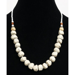 Collier ethnique artisanal imitation pierres blanches séparées de perles en métal et...