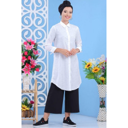 Chemise longue blanche avec légers motifs satinés
