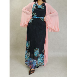 Robe longue sans manches en mousseline de couleur blanc Gris à motifs fleuris bleus et...