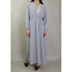 Robe longue féminine avec décoration écailles dorées et pompons - Couleur Gris