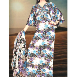 Robe orientale d'été btodée au niveau du col avec des motifs fleuris