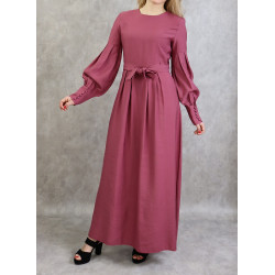 Refined raspberry-colored long dress