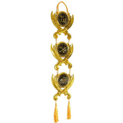 Pendentif doré de décoration contenant les calligraphies des Noms d'Allah et de son...
