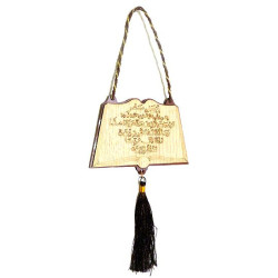 Pendentif de décoration avec pompon sculpté contenant l'invocation du voyage (Dua'...