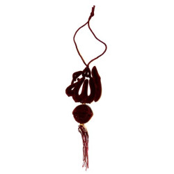 Pendentif contenant le nom d'Allah (en arabe) avec effet velours bordeaux