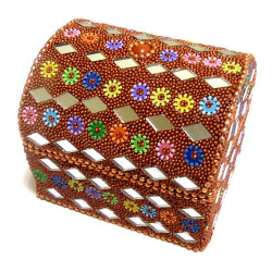 Boite à bijoux brillante et décorée de couleur marron