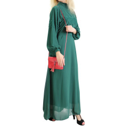 Robe longue avec broderies de couleur vert foncé