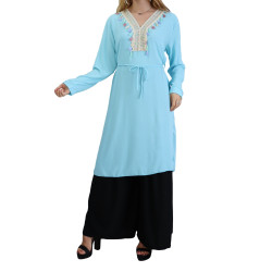 Tunique encolure brodée col V avec pompons (Vêtement femme) - Couleur Bleu ciel