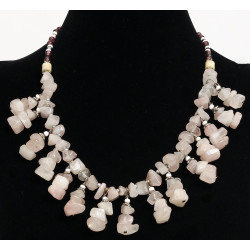 Collier ethniques artisanal imitation pierres marbrées suspendues agrémentées de perles...