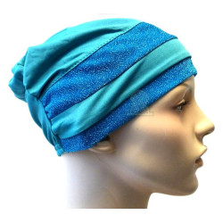 Bonnet bleu vert avec deux bandes paillettes en bleu ciel