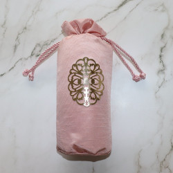 Tapis avec son étui cylindrique décoré de plaque métallique dorée - Couleur Rose clair