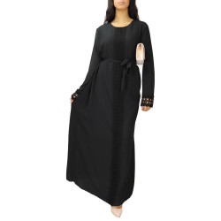 Robe longue noire avec dentelles
