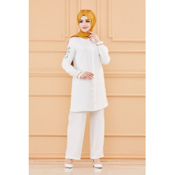 Woman with embroidery (tunique/shirt and pants) - white color