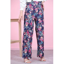 Woman pants printed with navy blue flowers