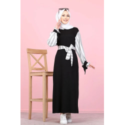 Robe longue noire à manches à rayures Grise et blanches (Grande taille disponible)