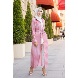 Robe à rayure boutonnée (ouverte) sur toute la longueur avec ceinture assortie...
