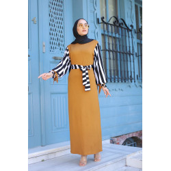 Robe pour femmes musulmanes - Ceinture et manche à rayure noir et blanc (Grandes...