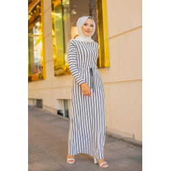 Robe très longue (Vetement pour femme voilée) - Couleur crème à rayures noires