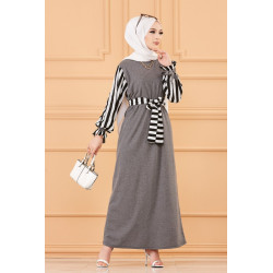 Robe avec ceinture assortie - Couleur anthracite (avec motifs blancs et noirs)