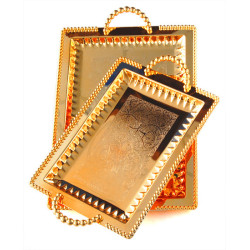 Ensemble de deux plateaux dorés rectangulaires assortis de taille différente