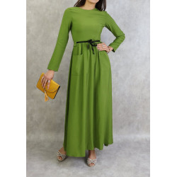 Long and flared elegant dress with tie to tie at the waist - Color Green