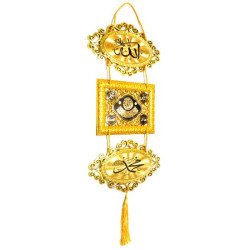 Pendentif doré de décoration avec pompons constitué de 3 cadres