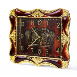 Grande horloge joliment décorée