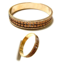 Women's bracelet with shiny light brown rhinestones