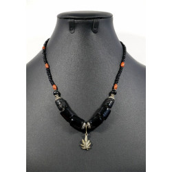 Collier ethnique artisanal 6 pierres cylindriques noires 15x14mm agrémentées d'une...