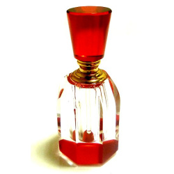 Parfum "Leila" de la marque Musc d'Or en bouteille cristal rouge
