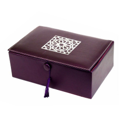 Boite/Coffret artisanal de luxe violet en cuir avec motifs rosace argenté brodés
