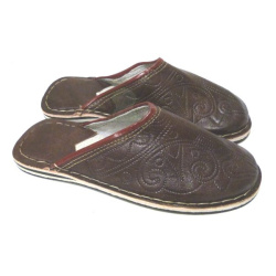 Moroccan craft slippers for men in dark brown leather with rounded toe decorated with...