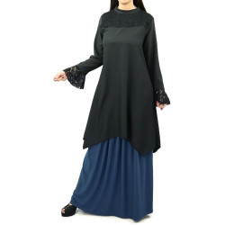 Loose tunic in black color with black lace