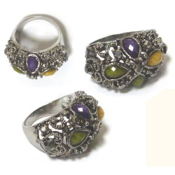 Bague fantaisie pour femmes fabriquée en métal argenté et sertie de pierres colorées...