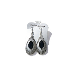 Boucles d'oreilles pendantes en métal argenté ciselé serties de pierres noir