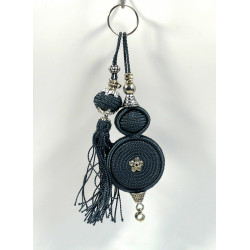 Décoration / Porte-clés artisanal avec pompon en sabra - Gris
