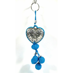 Porte-clés artisanal coeur en métal argenté ciselé et pompon en sabra - Bleu Turquois
