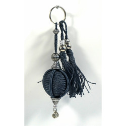 Décoration / Porte-clés artisanal fabriqué à la main en sabra - Gris