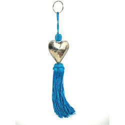 Porte-clés artisanal coeur en métal argenté ciselé et pompon en sabra - Bleu ciel