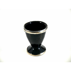 Coquetier artisanal marocain en poterie de couleur noir émaillé et cerclé de métal...