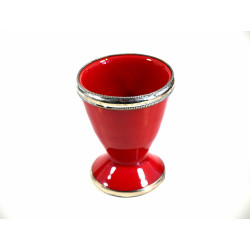 Coquetier artisanal marocain en poterie de couleur rouge brique émaillé et cerclé de...
