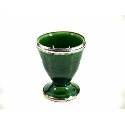 Coquetier artisanal marocain en poterie de couleur vert foncé émaillé et cerclé de...