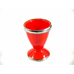 Coquetier artisanal marocain en poterie de couleur orange émaillé et cerclé de métal...