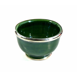 Petit bol en poterie marocain de couleur vert foncé émaillé et cerclé de métal argenté